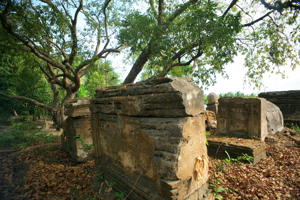 Chùm ảnh: Khu mộ cổ bị xiềng của dòng họ bị vua Gia Long tru di tam tộc