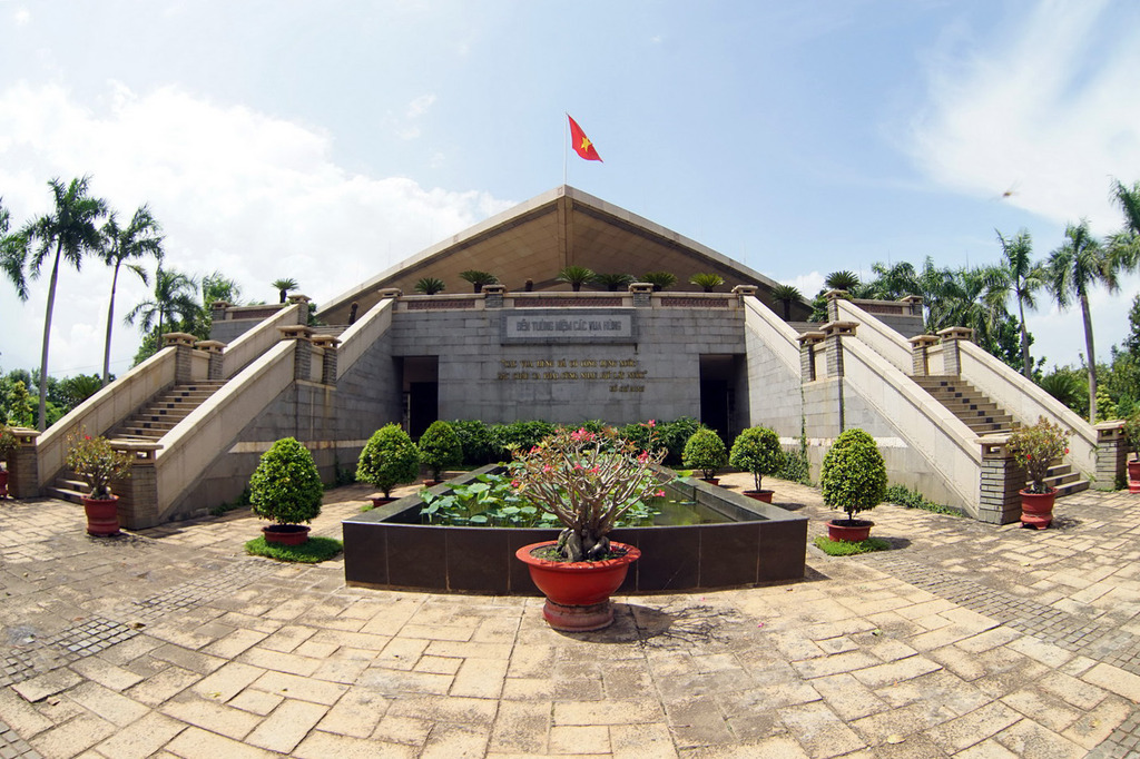 Chùm ảnh: Khám phá đền thờ vua Hùng hoành tráng nhất Nam Bộ