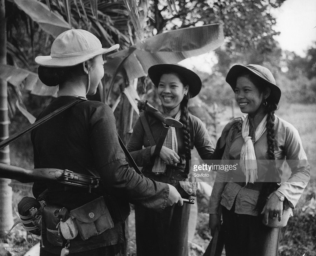 Hình ảnh tuyệt vời về phụ nữ Việt Nam thời chiến của phóng viên ...