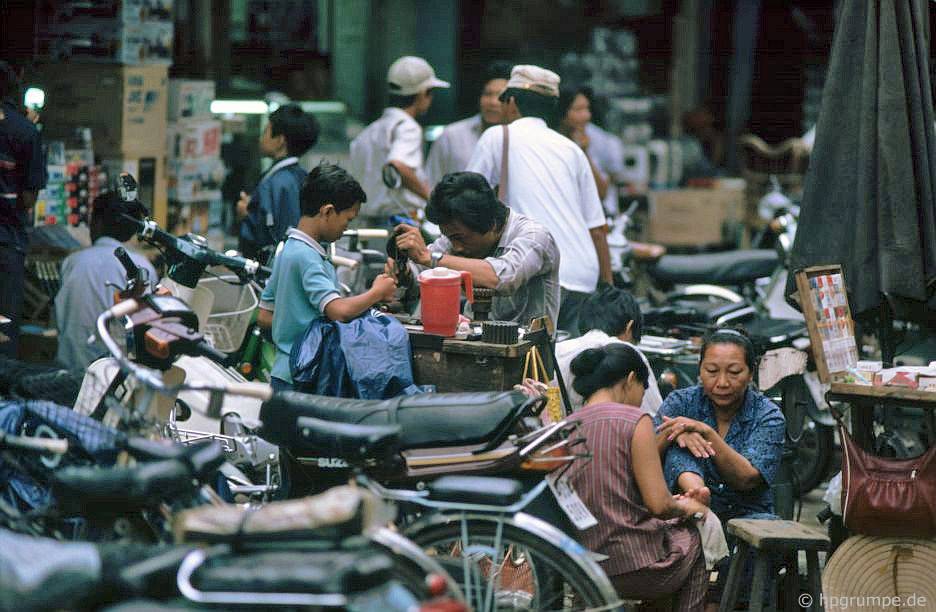 Sài Gòn: Thương nhân về bột công dân
