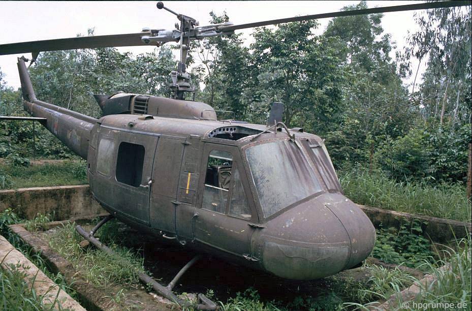 Củ Chi: xác tàu trực thăng