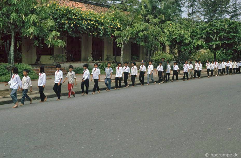 Hà Nội: người hành hương trẻ đến Lăng Chủ tịch Hồ Chí Minh