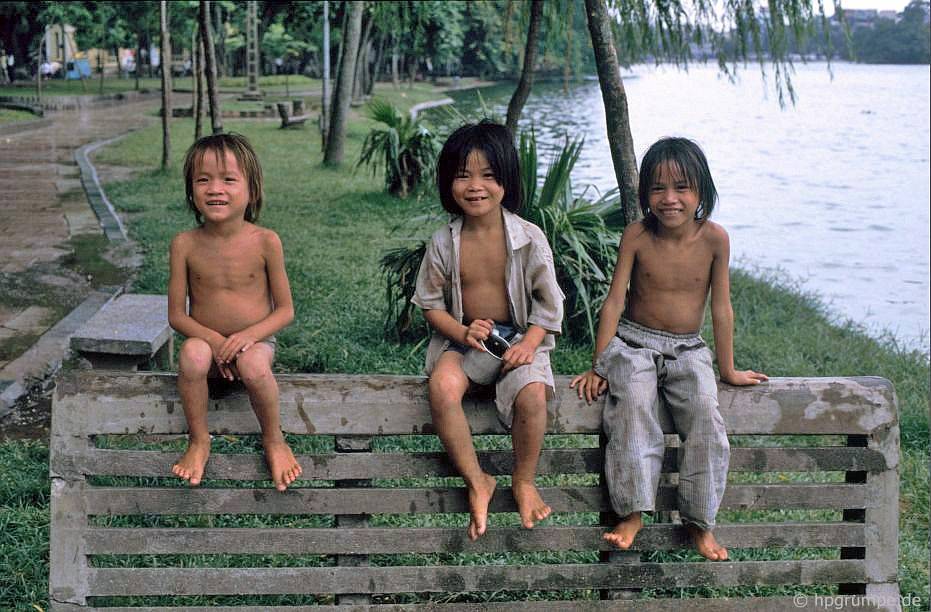 Hồ Hoàn Kiếm - trẻ em đường phố: Hà Nội