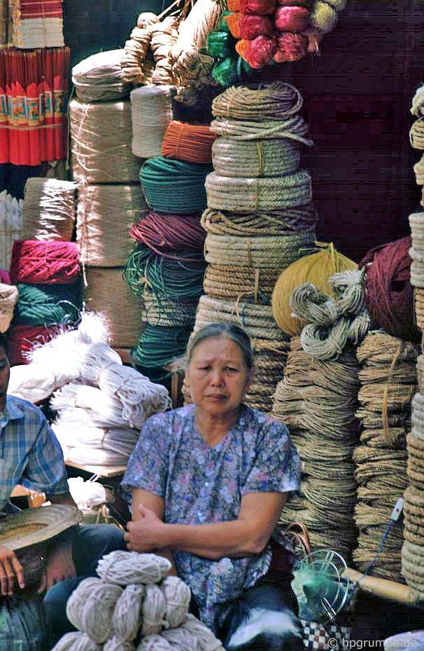 Hà Nội-Altstadt: bán hàng bằng dây thừng