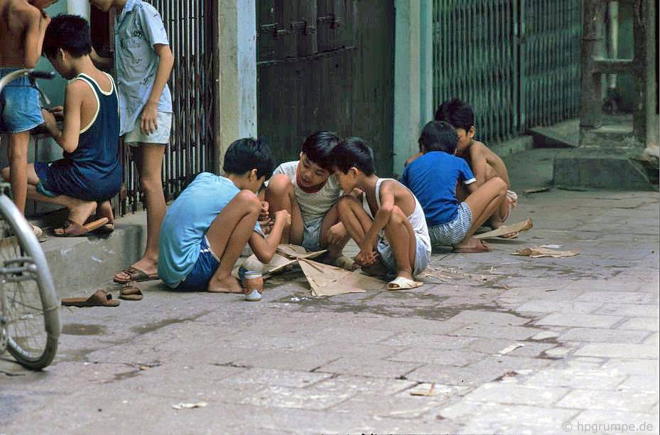 Hà Nội: Trẻ em ở Drachenbauen