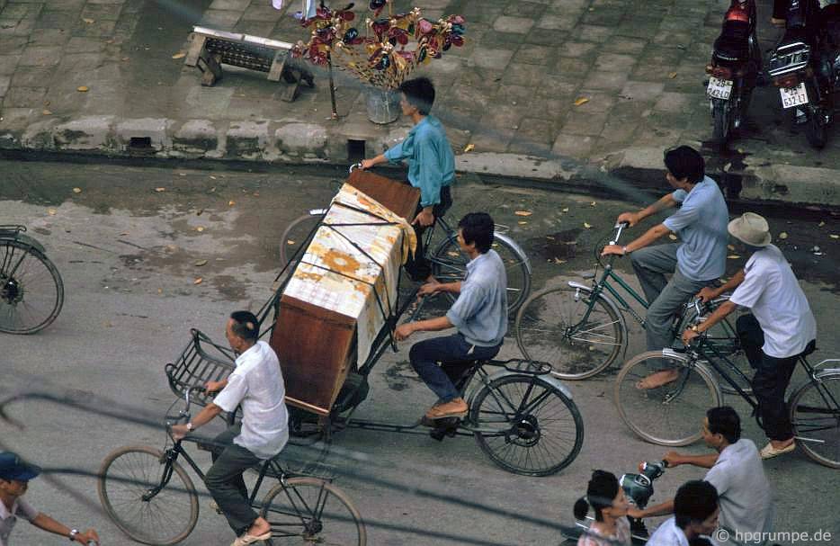 Hà Nội: Cyclo-Möbeltransport