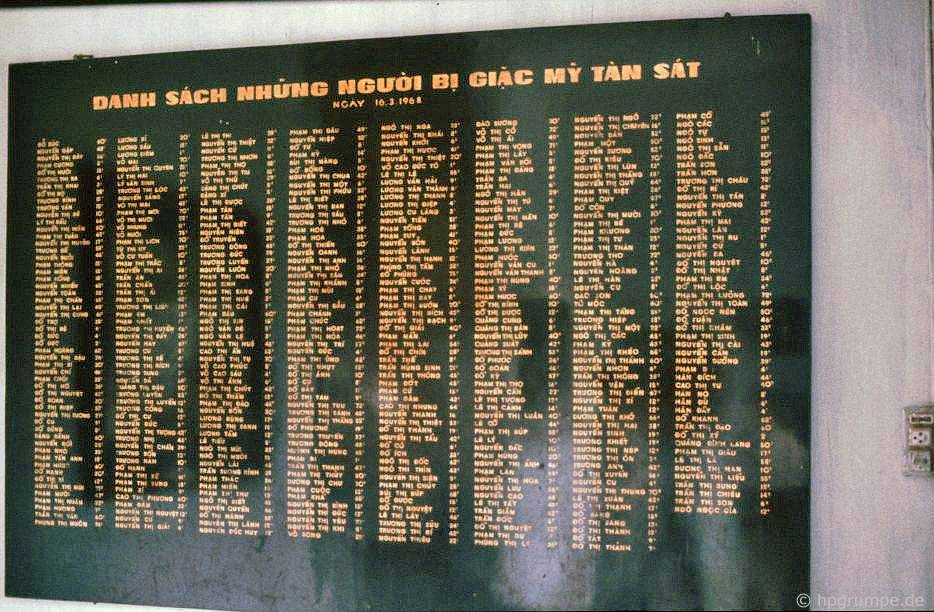 Đài tưởng niệm Mỹ Lai: Tấm đài tưởng niệm với tên của người bị giết