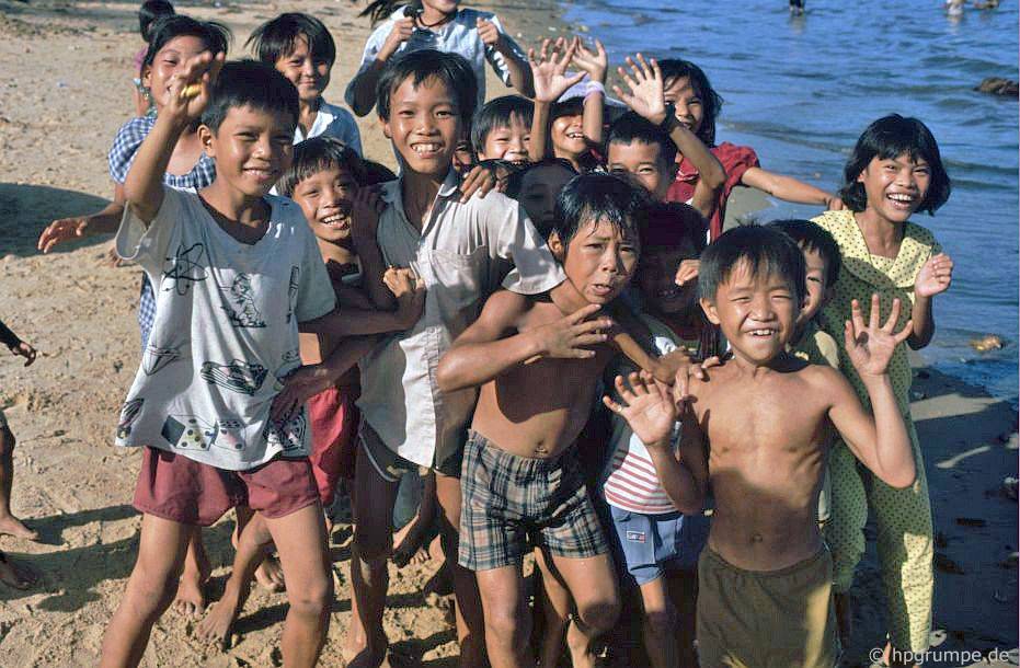 Qui Nhơn - trẻ em trên bãi biển