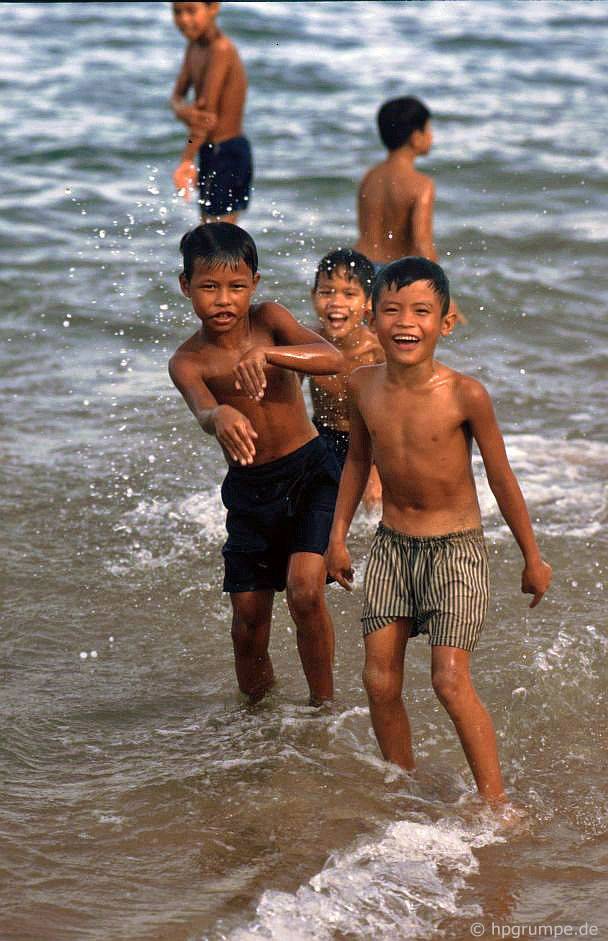 Nha Trang: trên bãi biển