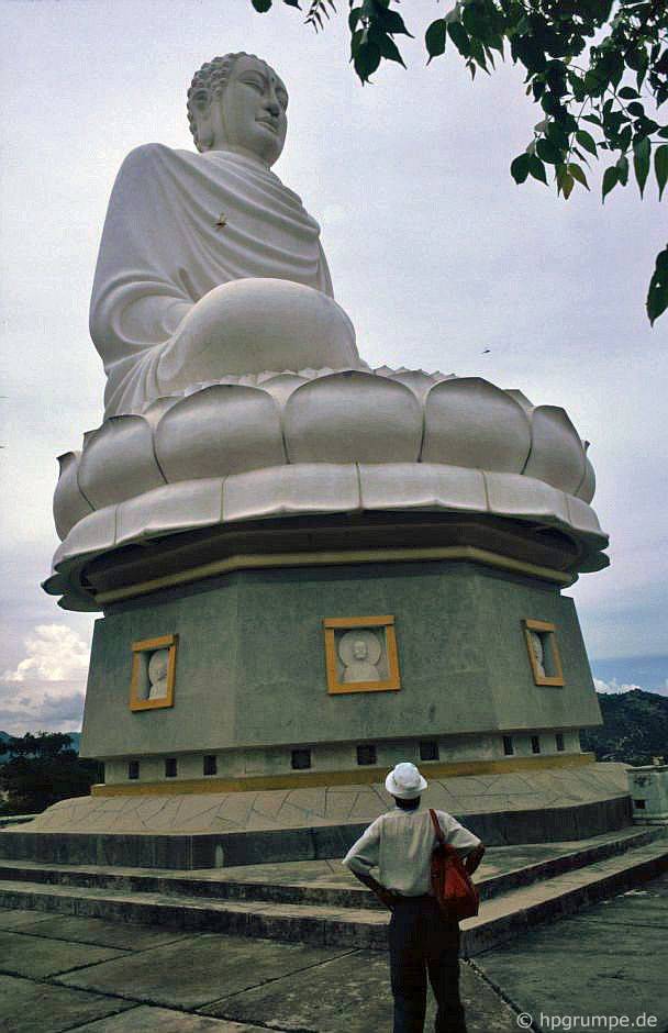 Nha Trang: Chùa Long Sơn, tượng Phật