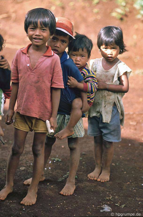 Tại thôn Ede Ko Dhong: trẻ em