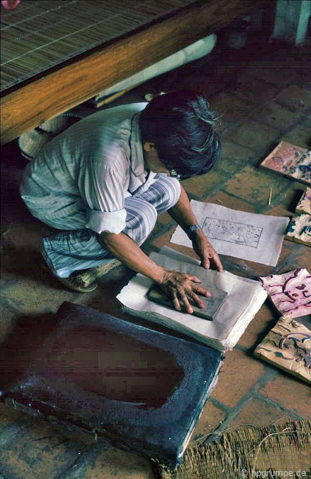 Đông Hồ: Nguyễn Đăng Che cho thấy bản đồ khắc gỗ