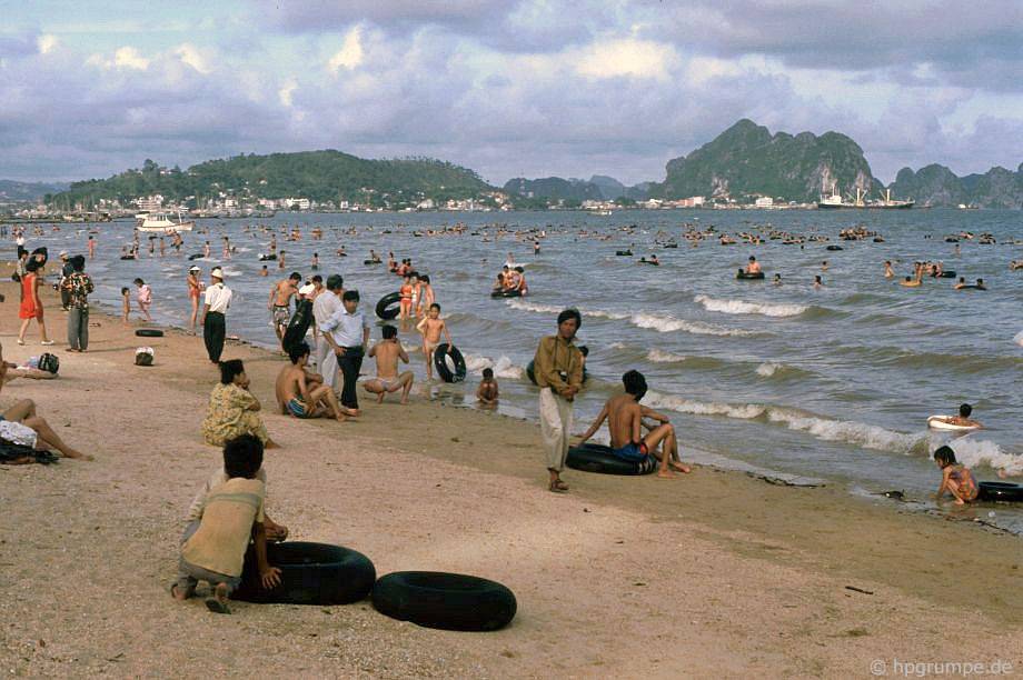 Vịnh Hạ Long: bãi biển tại Hồng Gai