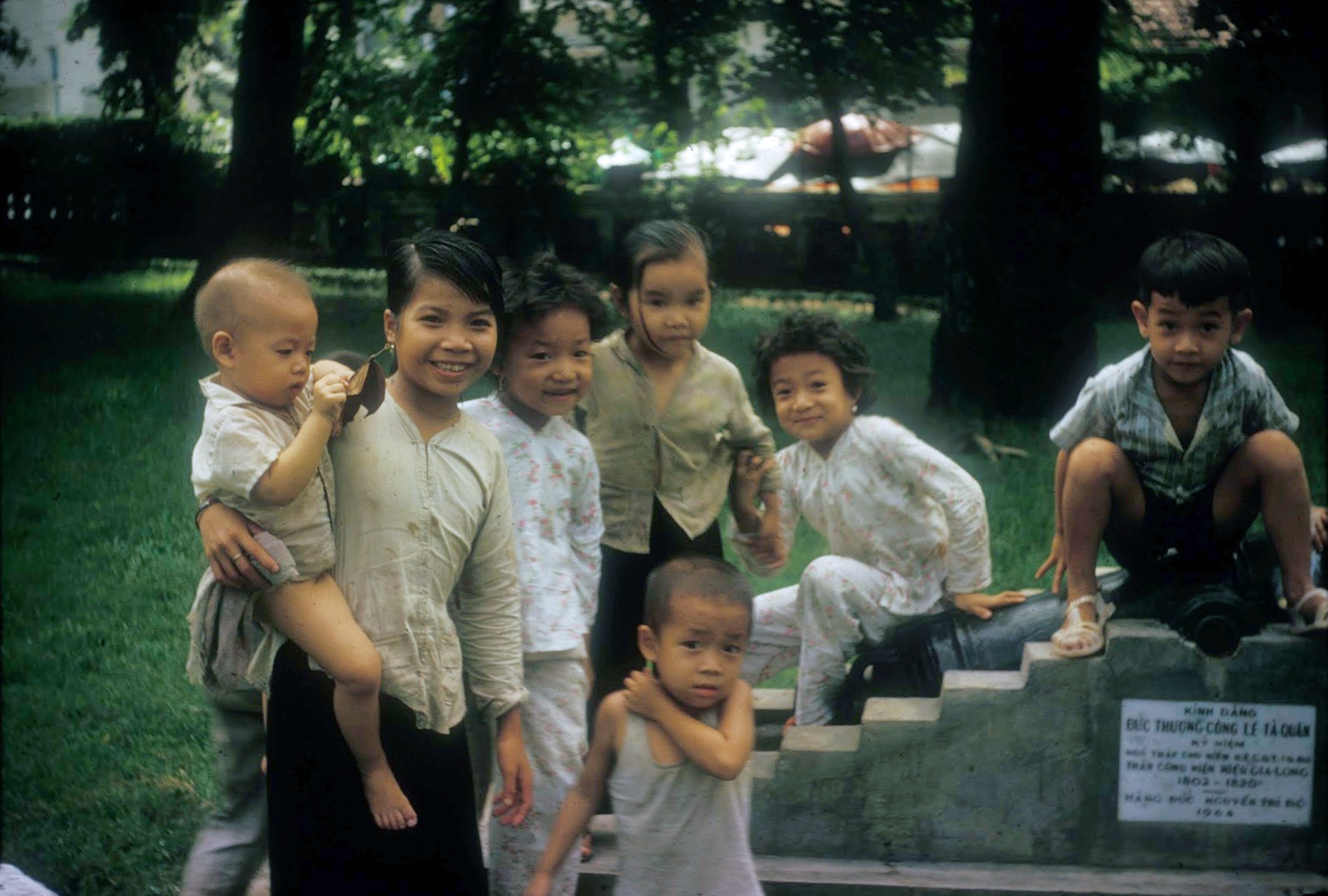 Ảnh đời thường thú vị về Sài Gòn năm 1966 của Douglas Ross
