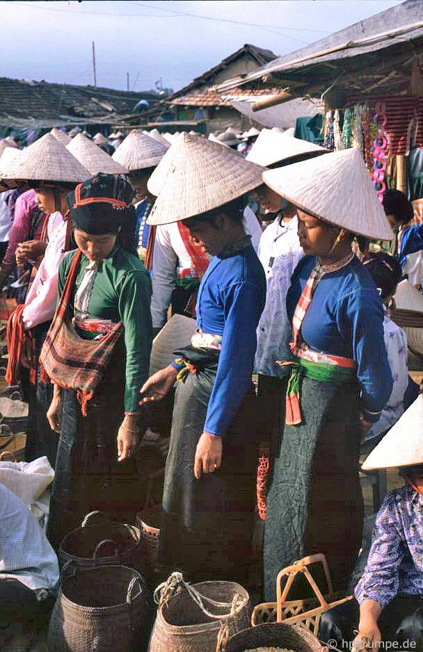 Điện Biên: Chợ