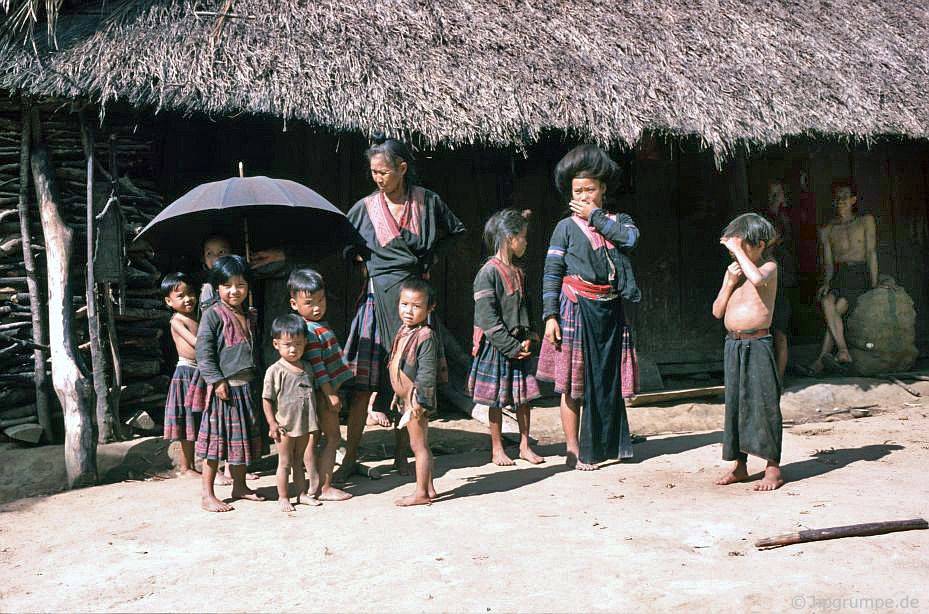 Làng Hmong đỏ