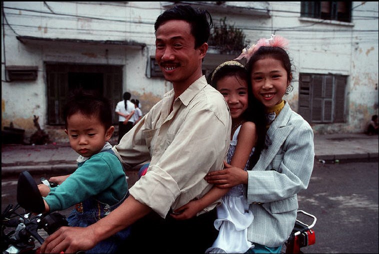 Chùm ảnh: Tết ở Hà Nội năm 1994 qua ống kính Bruno Barbey