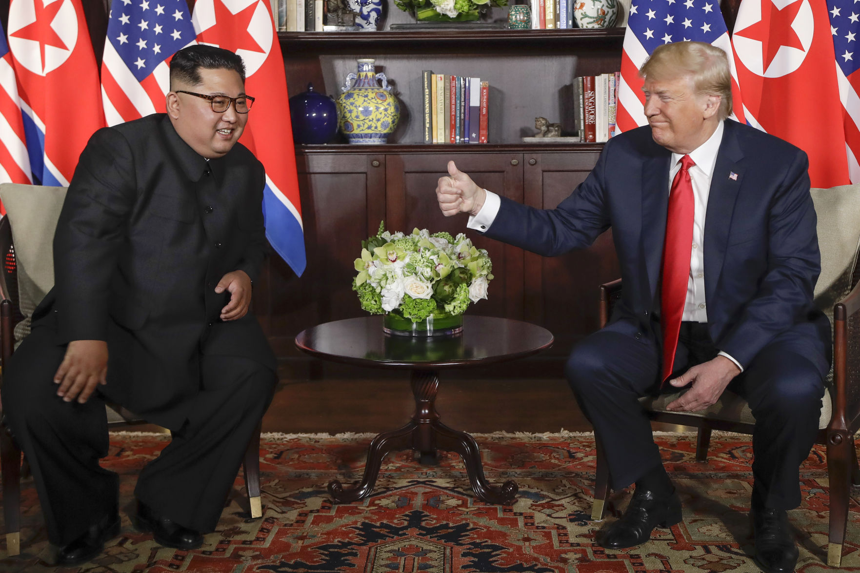 5 lan bat tay, 4 cam ket lon trong ngay lich su Kim - Trump hinh anh 6