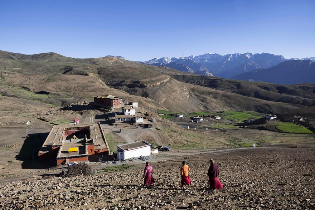 Chùm ảnh: Các nhà sư chuẩn bị cho mùa đông cô độc trên dãy Himalaya