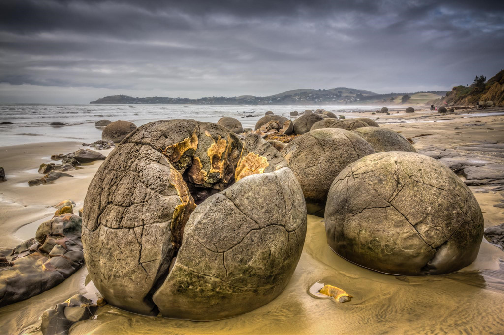 Chùm ảnh: Cảnh quan siêu thực trên bãi biển trứng rồng tại New Zealand
