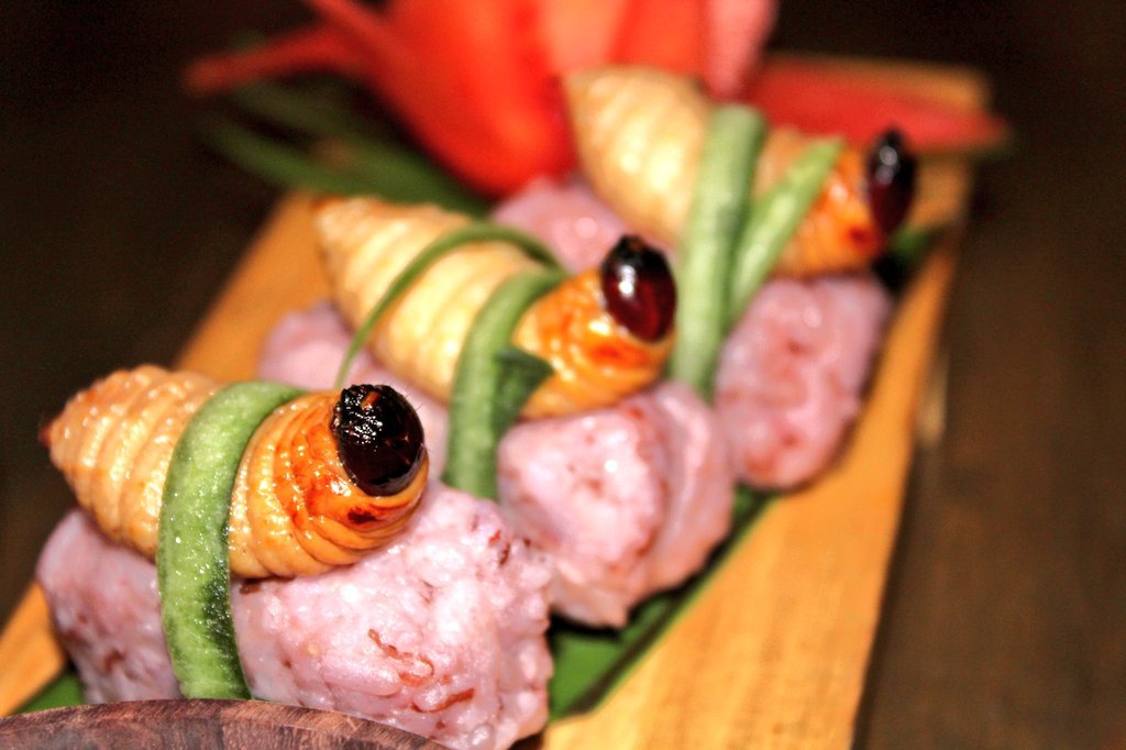 Chùm ảnh: Sushi đuông dừa – món ăn kỳ lạ ở Malaysia