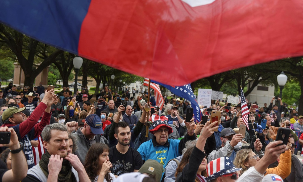 Chùm ảnh: Dân Mỹ phát rồ, vứt khẩu trang, tụ tập biểu tình chống phong tỏa