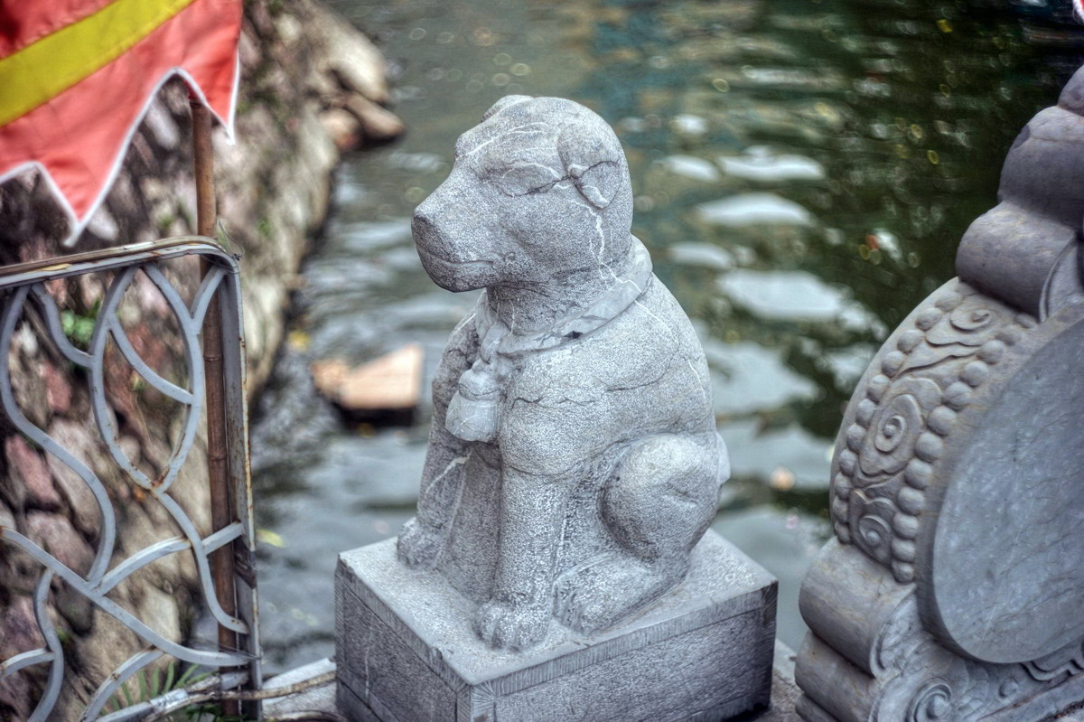 Chùm ảnh: Ngôi đền mang uẩn khúc về ‘thần chó’ giữa trung tâm Hà Nội