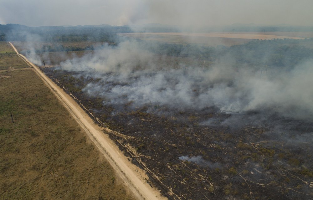 Chùm ảnh: Rừng Amazon vẫn cháy nghi ngút sau một năm
