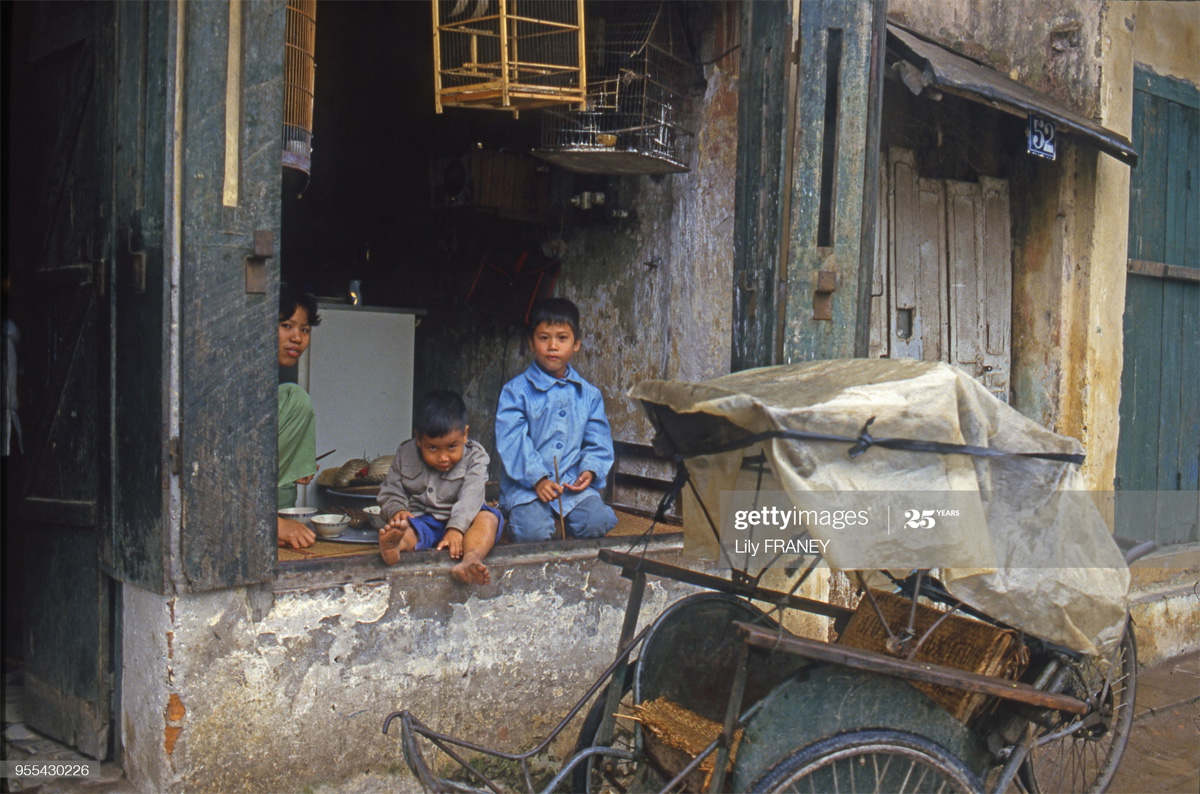 Chùm ảnh: Trẻ em Hà Nội năm 1987 qua ống kính Lily Franey