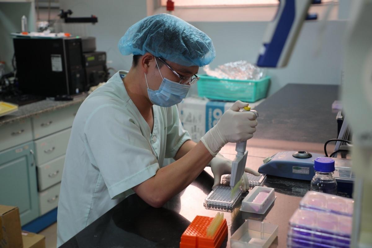 Nghĩ về ‘lá bùa’ bùa vaccine Việt Nam trong đại dịch COVID-19