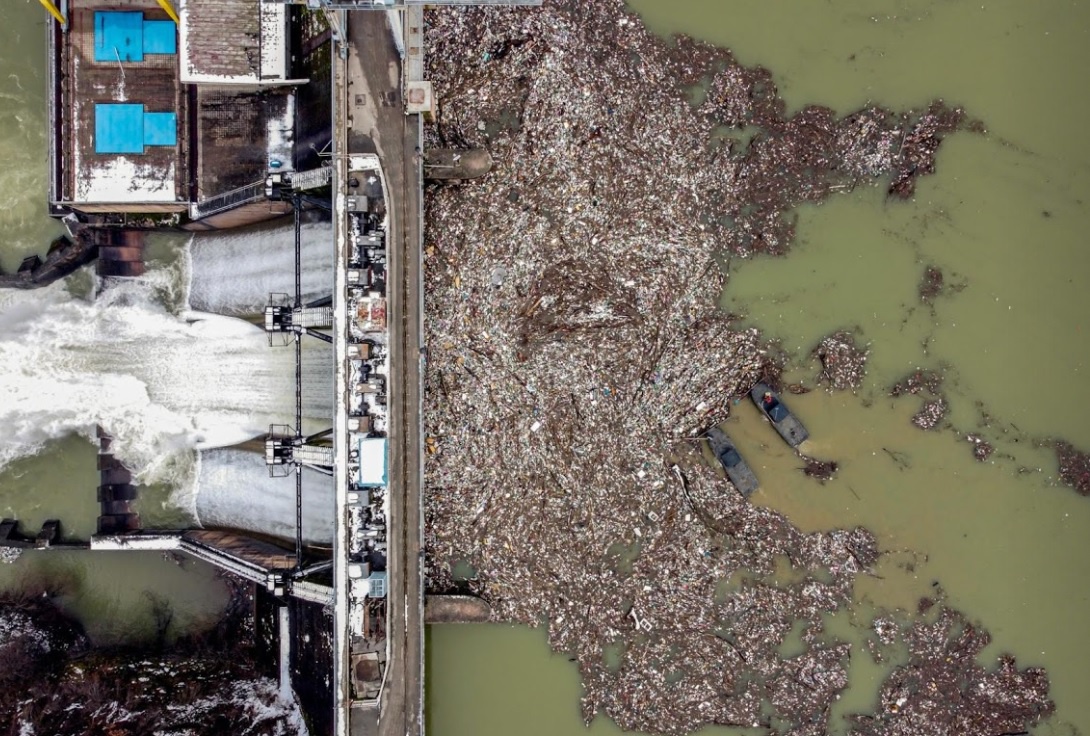 Ảnh chụp từ không trung phơi bày sự ô nhiễm nước trên thế giới