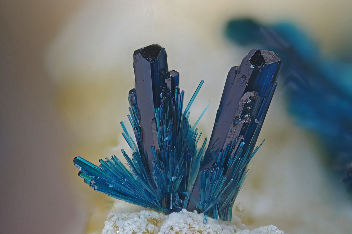 Chùm ảnh: Vẻ đẹp huyền diệu của các khoáng vật màu xanh lam