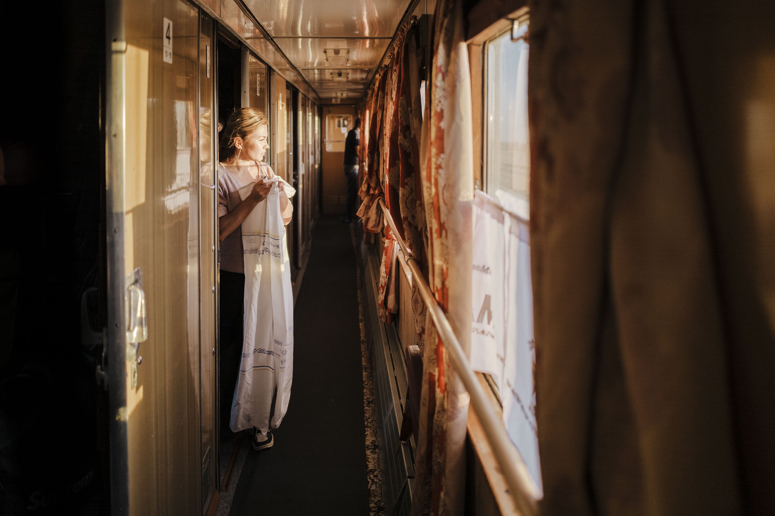 Chùm ảnh: Sắc màu cuộc sống trên chuyến tàu ở Kazakhstan