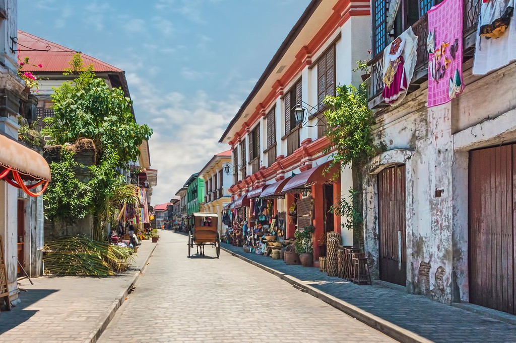 Chùm ảnh: Lạc bước về quá khứ giữa phố cổ Vigan, Philippines