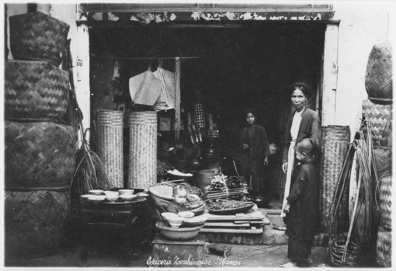 Ảnh lạ về các cửa hàng ở Hà Nội năm 1950