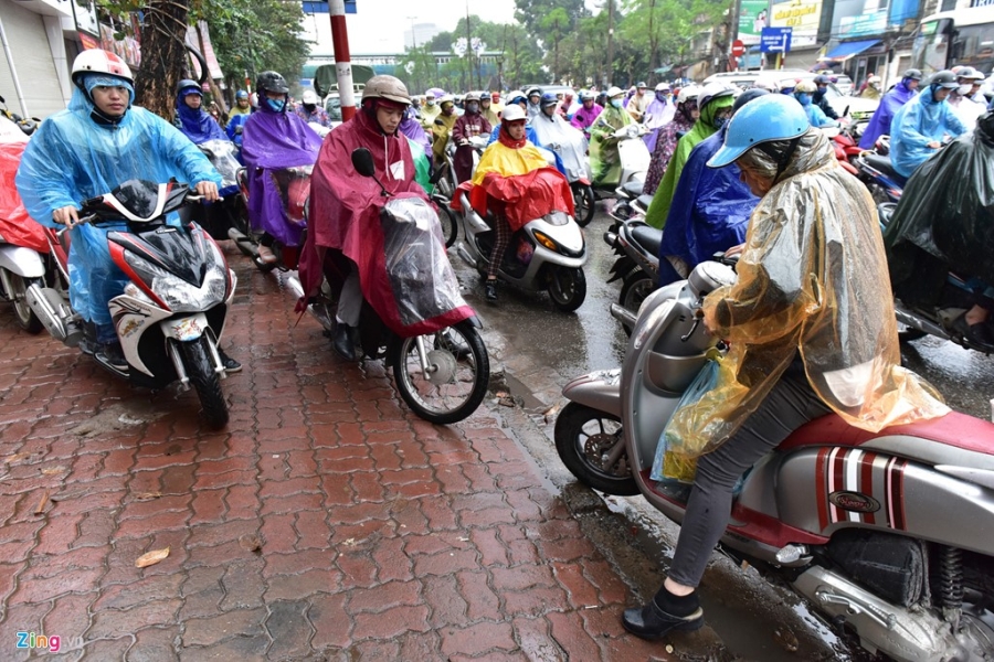 Làm gì để dân Việt chịu bỏ xe máy và chuyển sang phương tiện công cộng?