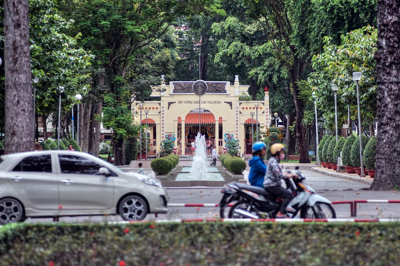 Chùm ảnh: Thăm đền thờ Vua Hùng giữa trung tâm Sài Gòn