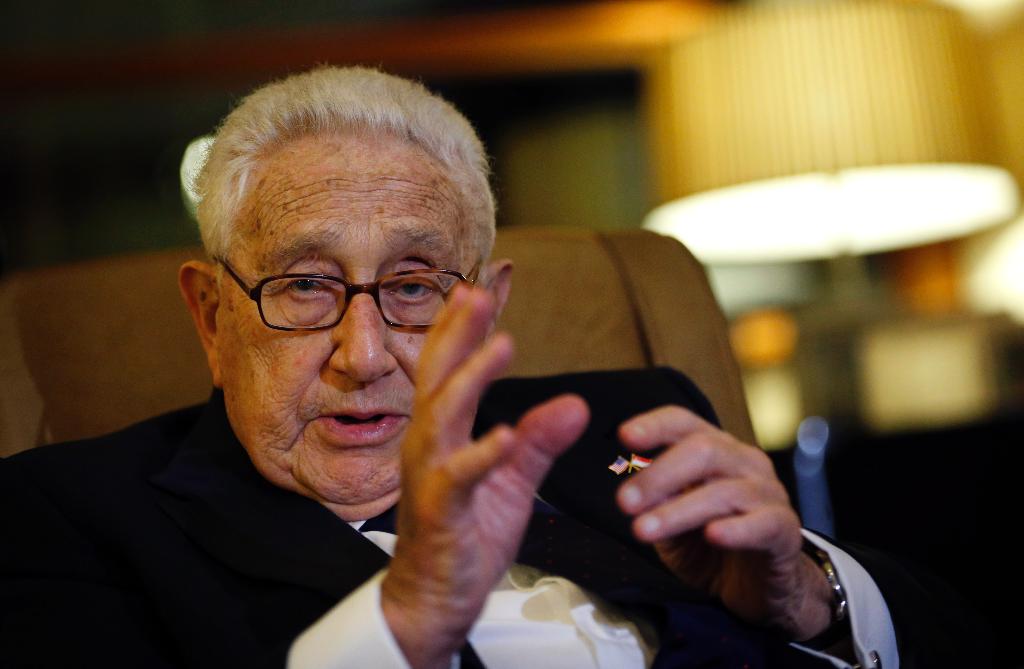 Kissinger đúng hay sai khi nói Ukraina nên nhượng đất cho Nga?