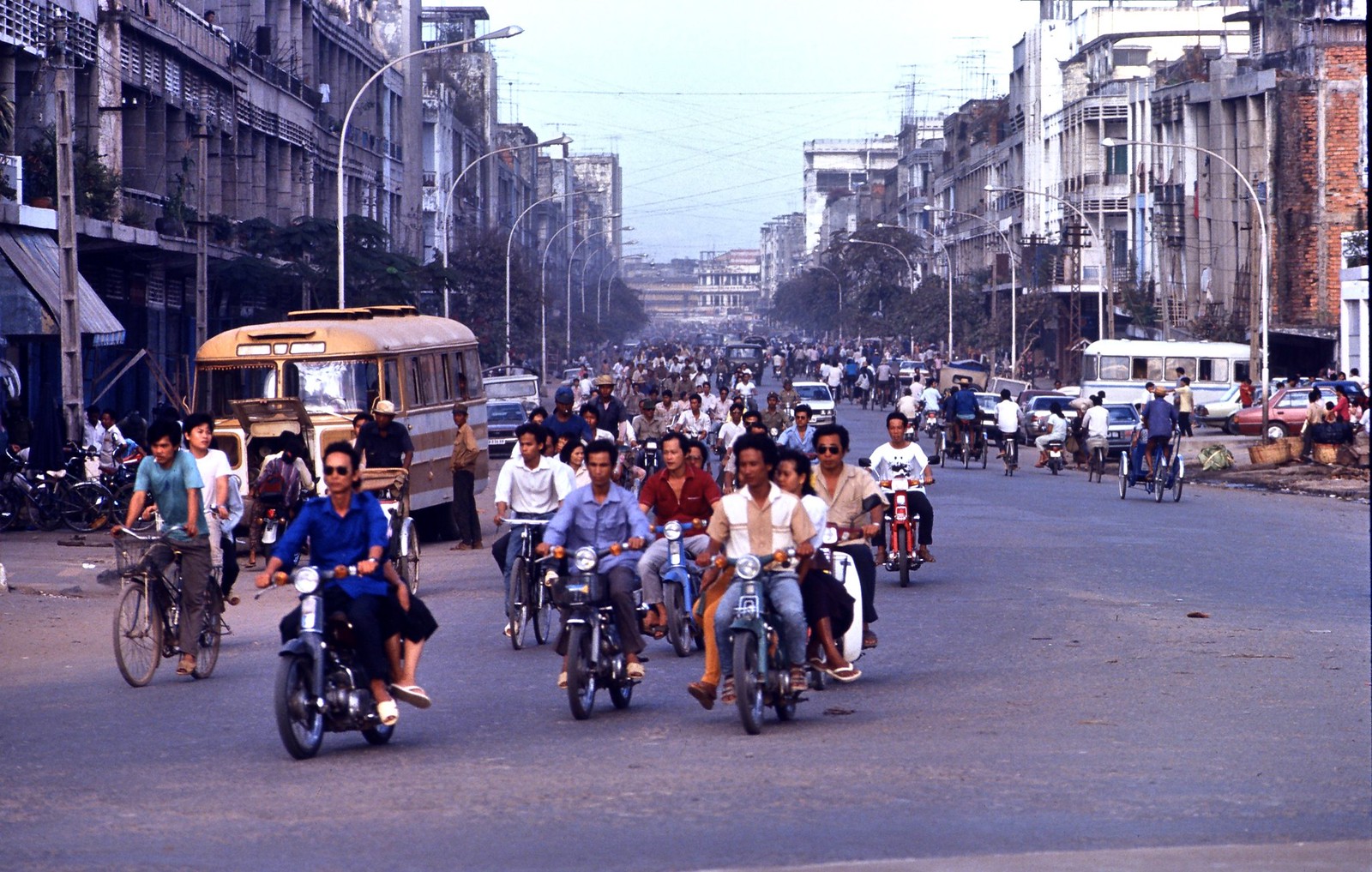 Những hình ảnh khó quên về đất nước Campuchia năm 1990