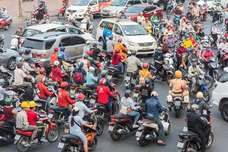 Lại bàn về xe cá nhân và ‘đặc sản’ tắc đường ở Việt Nam