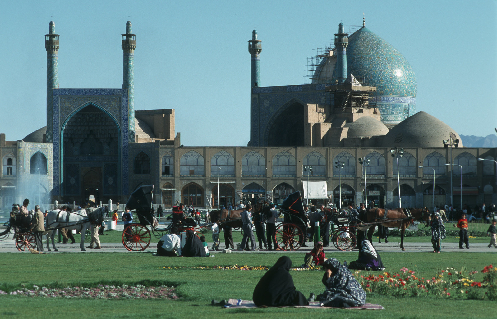 Chùm ảnh: Thích thú với cuộc sống muôn màu ở Iran năm 1996