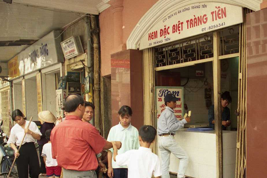 Chùm ảnh: Một thời để nhớ của cửa hàng kem Tràng Tiền ở Hà Nội
