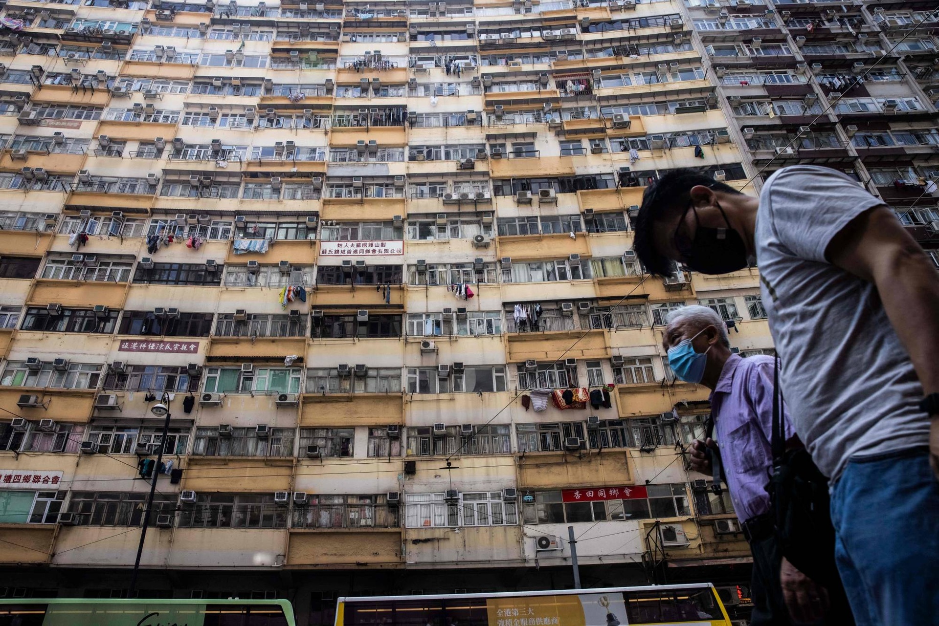 Vòng lặp nghèo khổ đeo đẳng một bộ phận người trẻ Hồng Kông