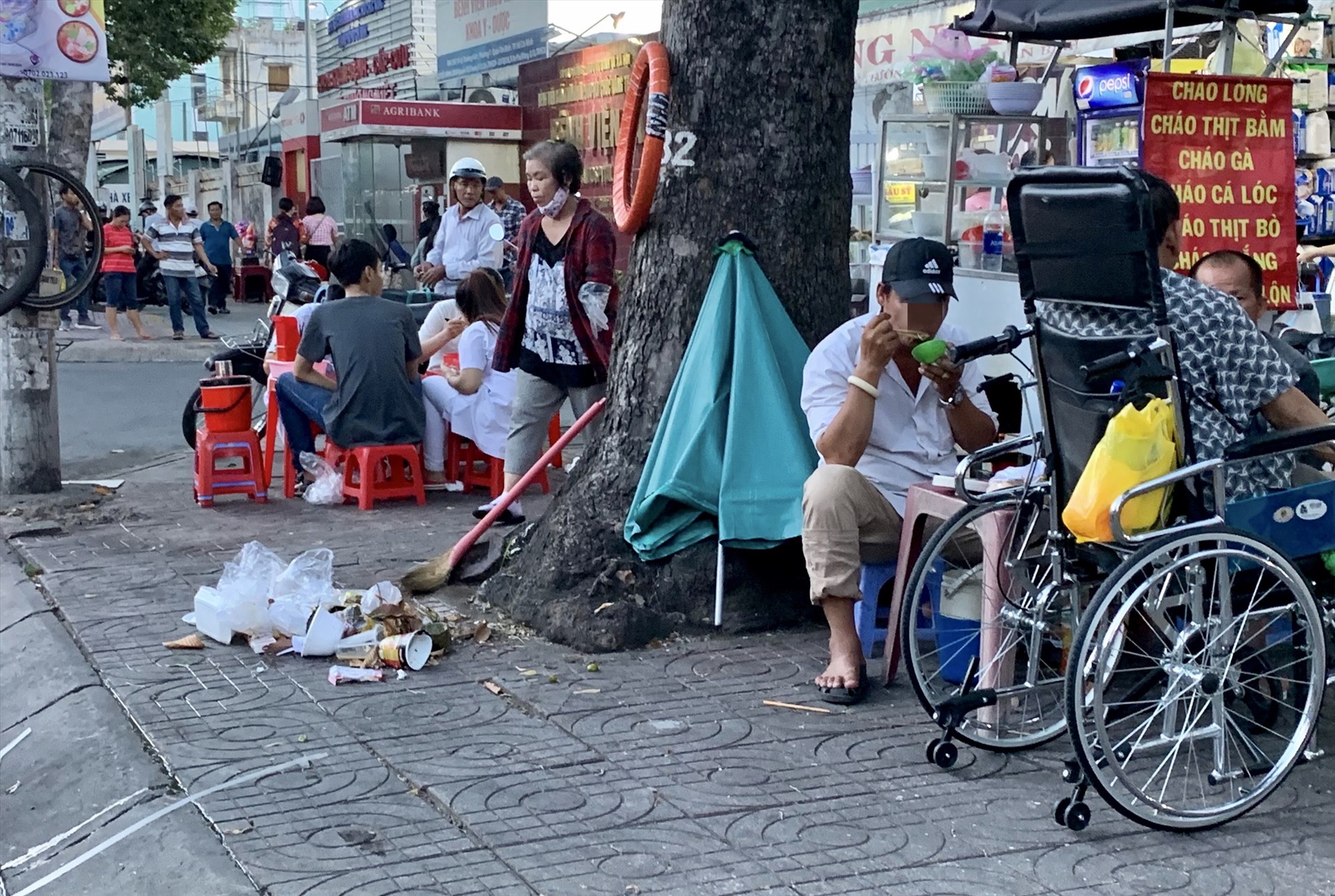 Dân thành thị Việt Nam còn muốn ngồi ăn trên đống rác bao lâu nữa?
