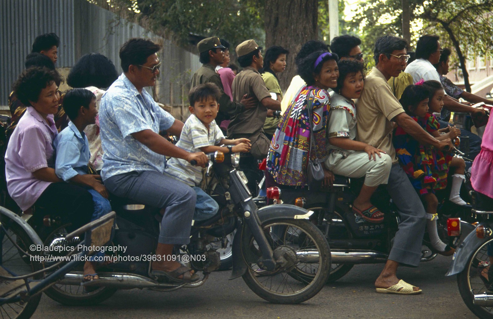Cuộc sống ở Campuchia năm 1993 qua 60 bức ảnh