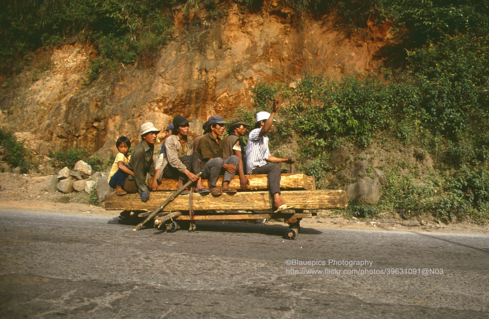 Hành trình Nha Trang – Huế – Quảng Trị năm 1993 qua 50 bức ảnh
