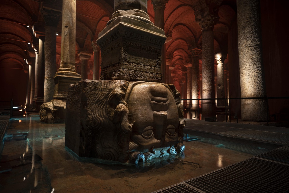 Chùm ảnh: Bên trong bể chứa khổng lồ 1.500 tuổi dưới lòng Istanbul