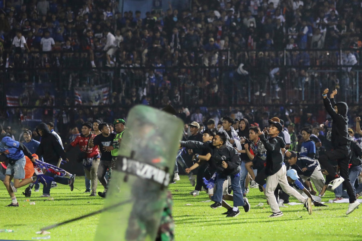 Văn hóa bạo lực trong bóng đá và góc khuất xung đột xã hội ở Indonesia