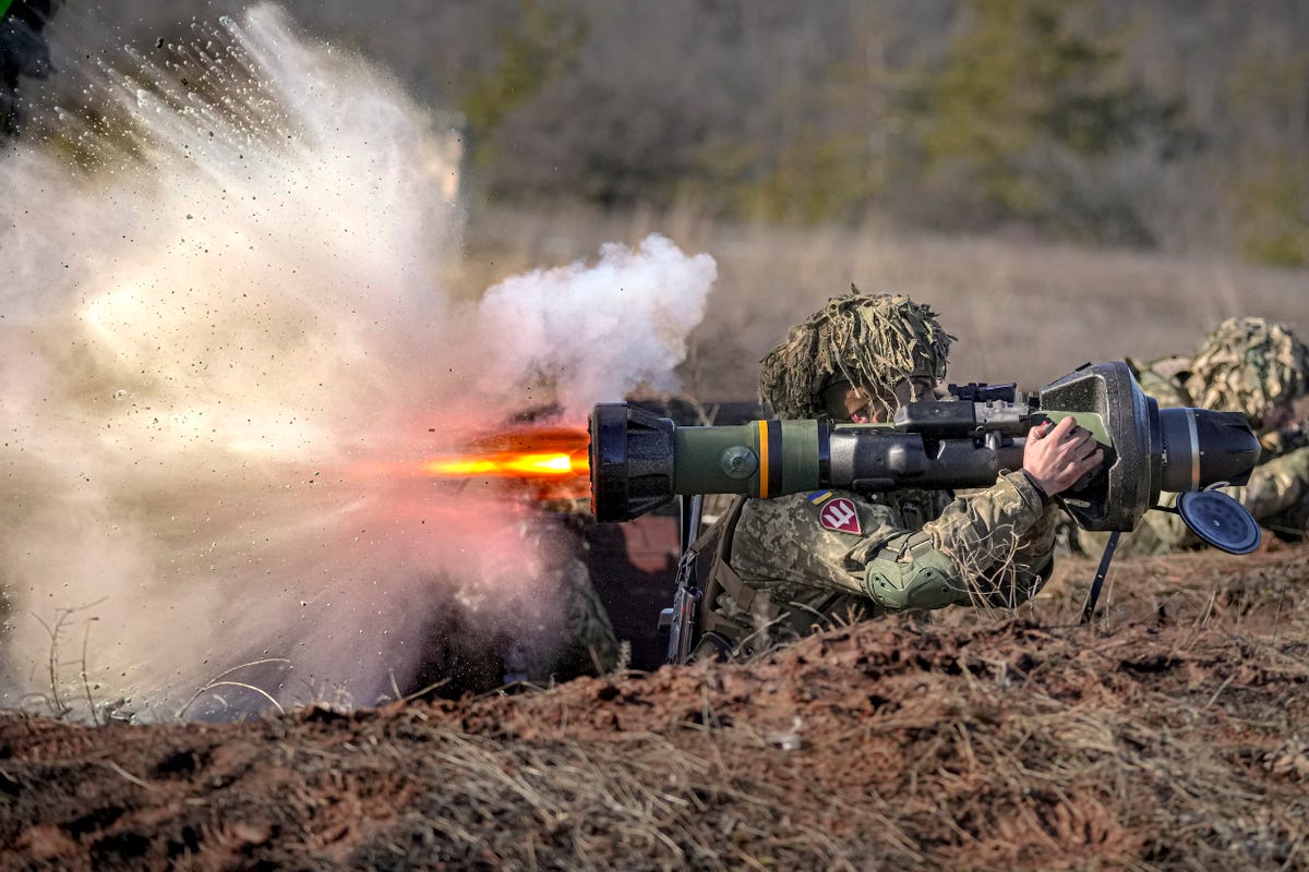 Tư bản lái súng phương Tây đang cố kéo dài xung đột Ukraina bằng mọi giá