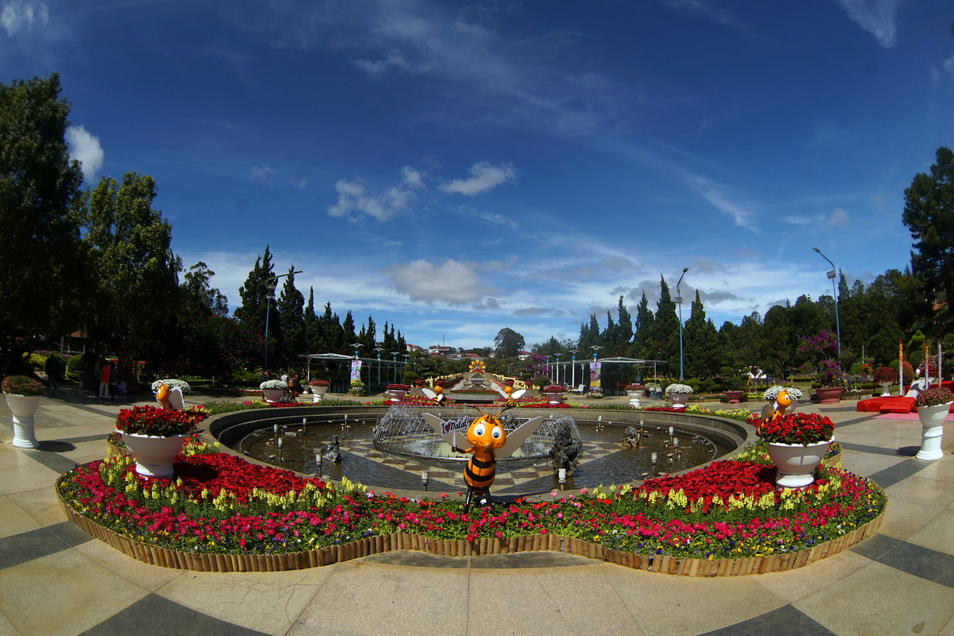 Chùm ảnh: Ghé thăm vườn hoa hút khách nhất thành phố Đà Lạt